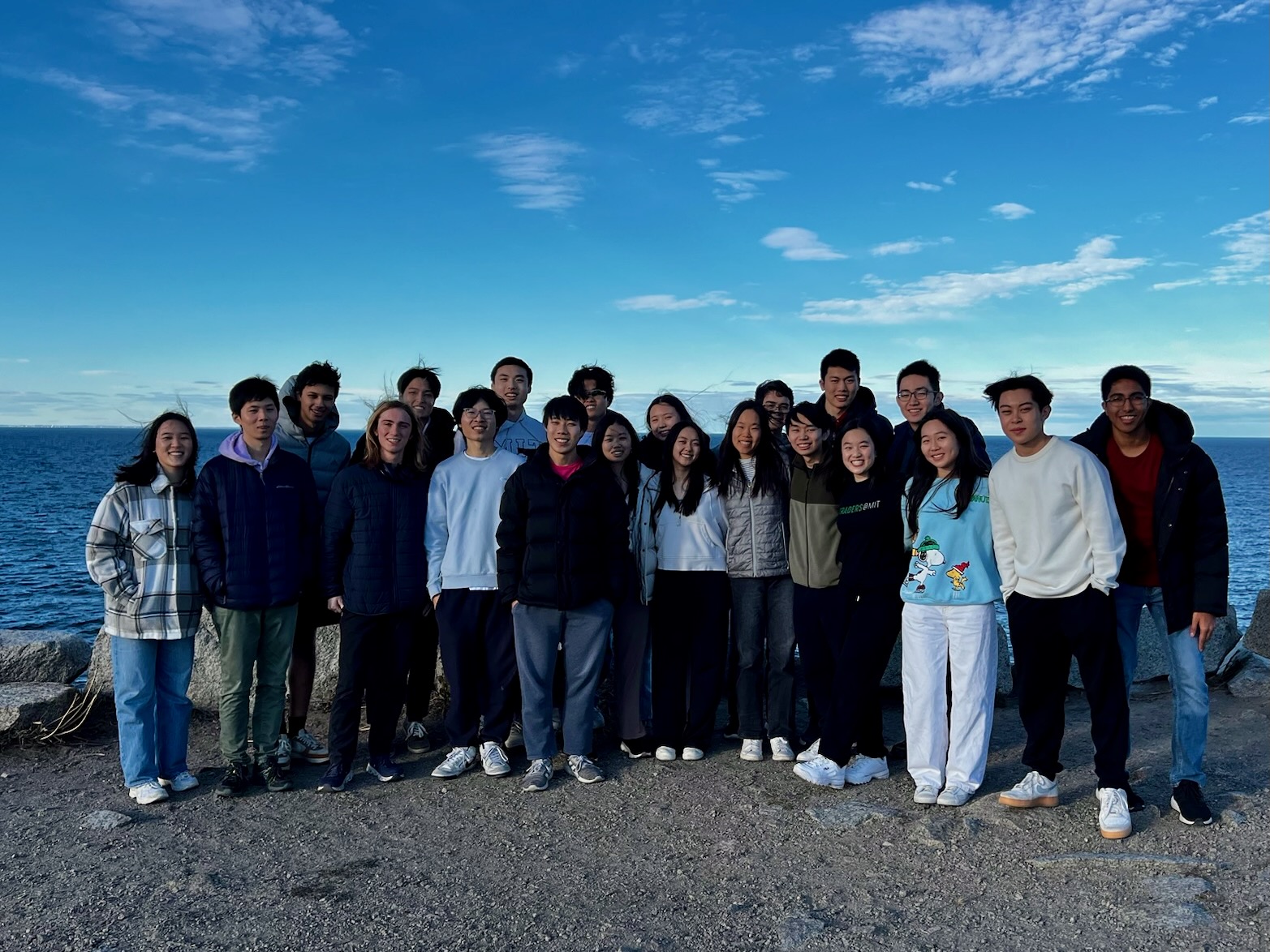 Traders@MIT members by the ocean